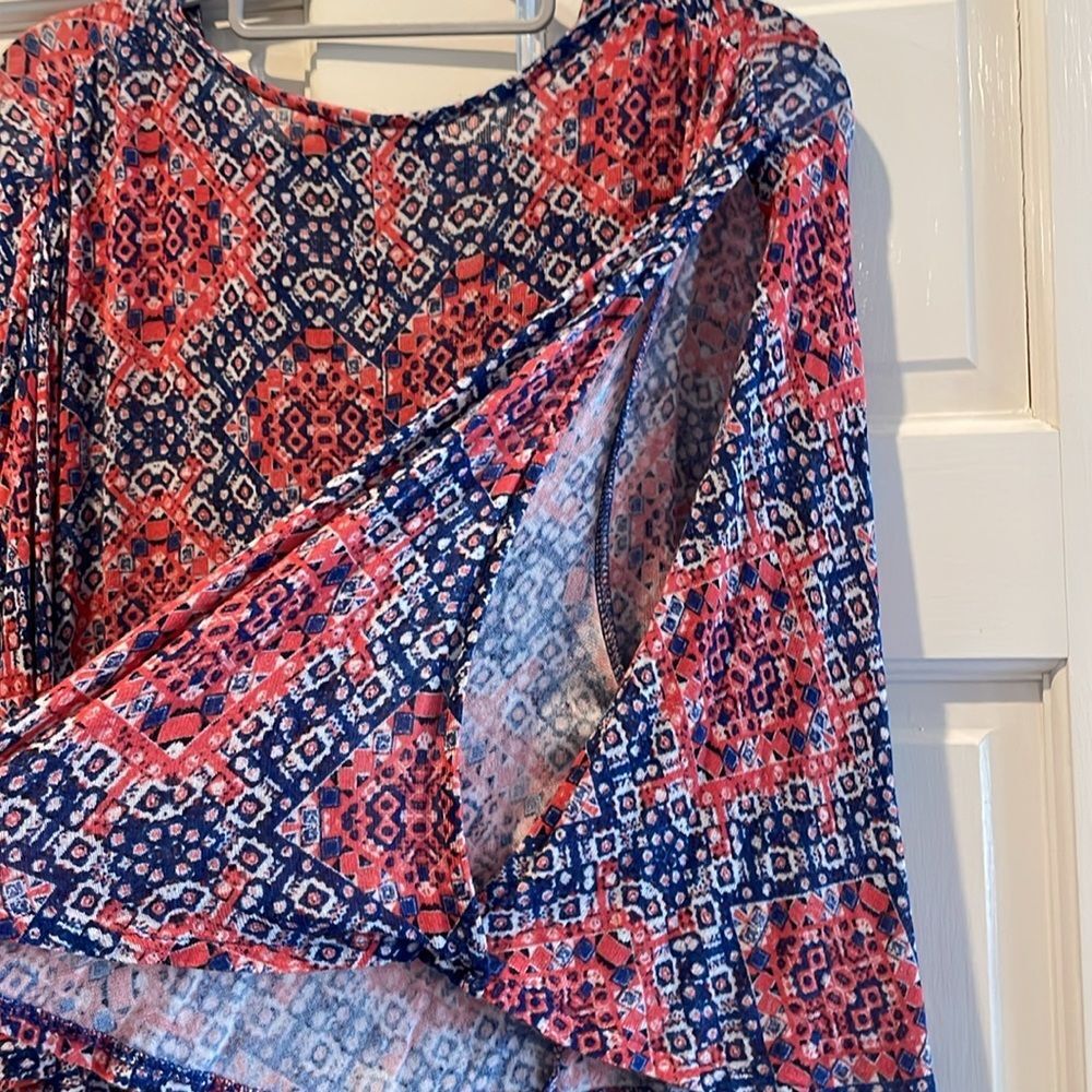 Vintage America Boho Peek-a-Boo Bell Sleeve V-Neck Blouse Red & Blue Size‎ Large - Picture 6 of 8